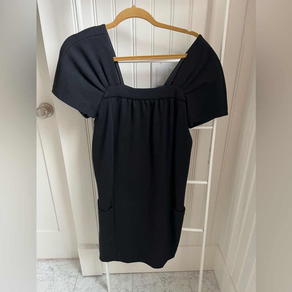 Vince size 4 mini dress with pockets